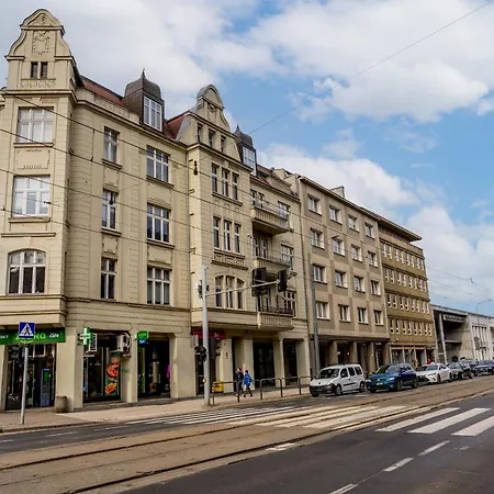 Daire Glogowska Comfort By Bookinghost