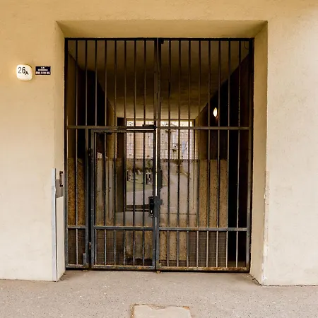 Glogowska Comfort By Bookinghost *