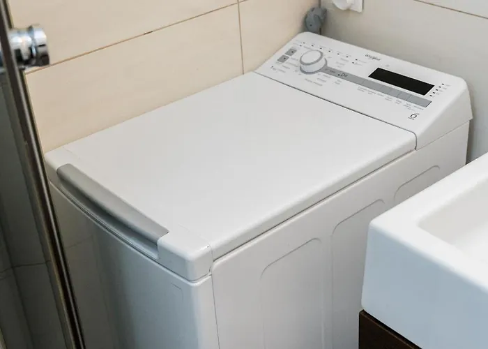 Daire Glogowska Comfort By Bookinghost *