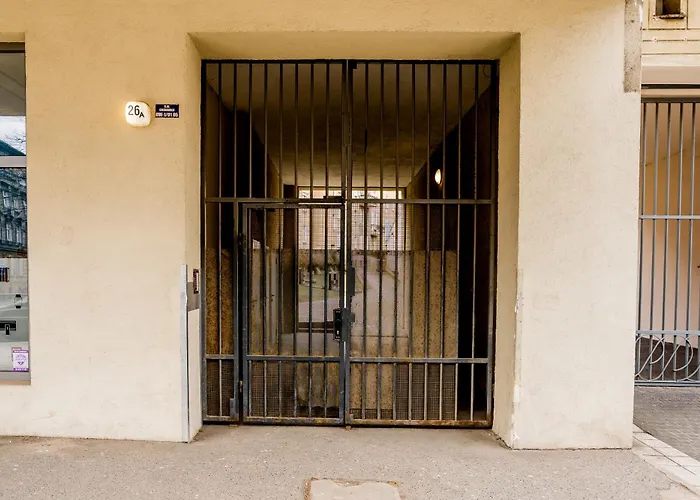 Glogowska Comfort By Bookinghost *